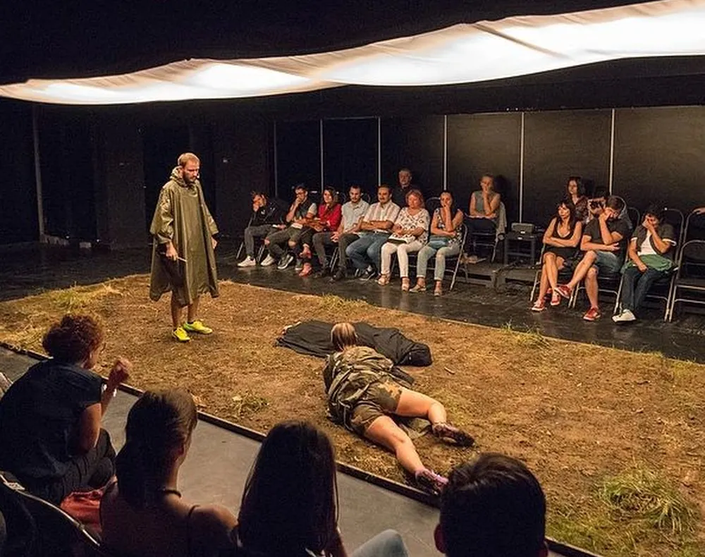Teatrul „Andrei Mureşanu”, turnee în Franţa cu spectacolul OMG