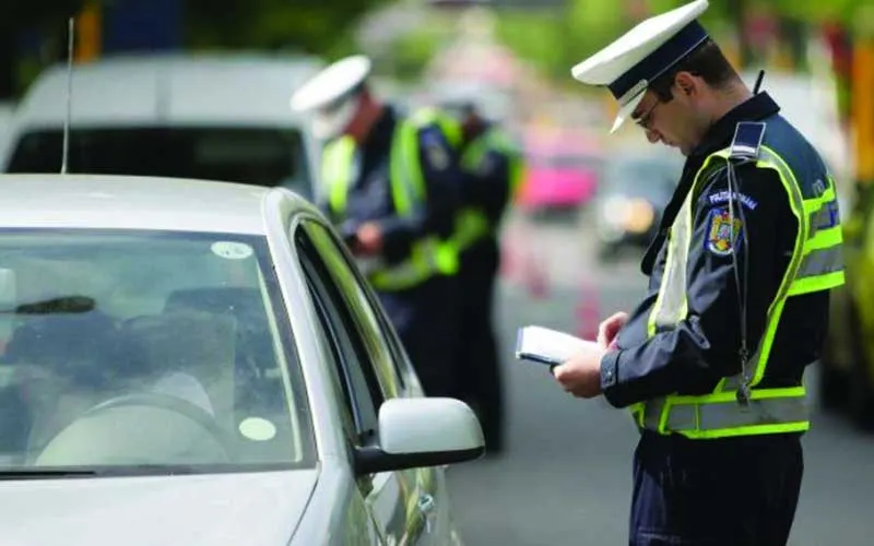 Cercetaţi penal după ce au fost prinşi la volan fără permis de conducere
