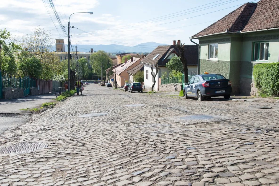 Continuă lucrările de modernizare a străzilor din Sfântu Gheorghe