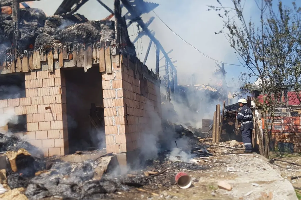 Incendiu la o gospodărie din localitatea covăsneană Vâlcele