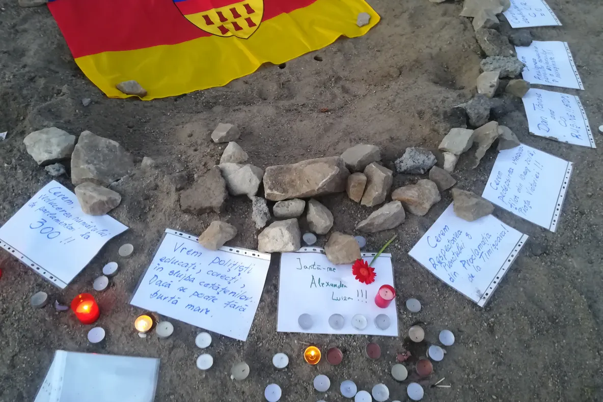 „Pentru Alexandra şi Luiza - Solidaritate cu Diaspora”, protest în fața Prefecturii Covasna
