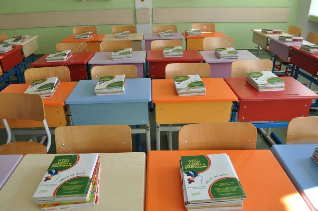 Elevii de a VII-a nu vor avea manuale pe bănci în prima zi de școală