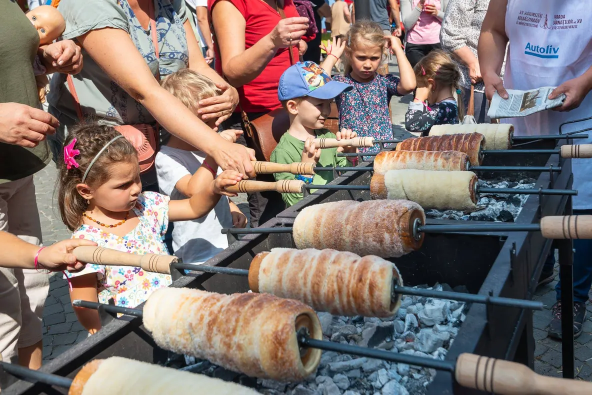 Titlul „Kürtőskalács-ul Anului 2019 în Ţinutul Secuiesc” merge în județul Harghita