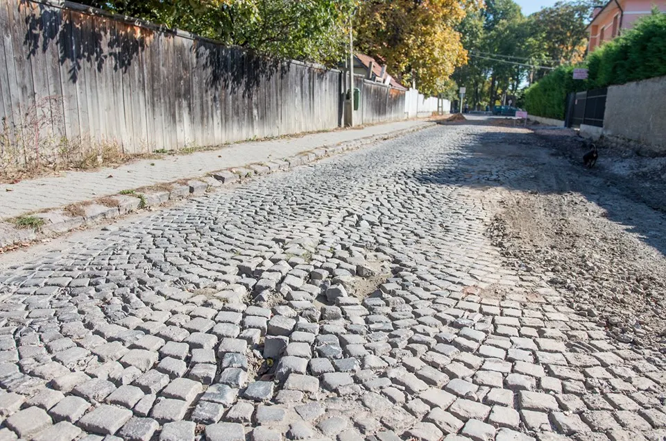 O stradă din Târgu Secuiesc intră de joi în reparaţii
