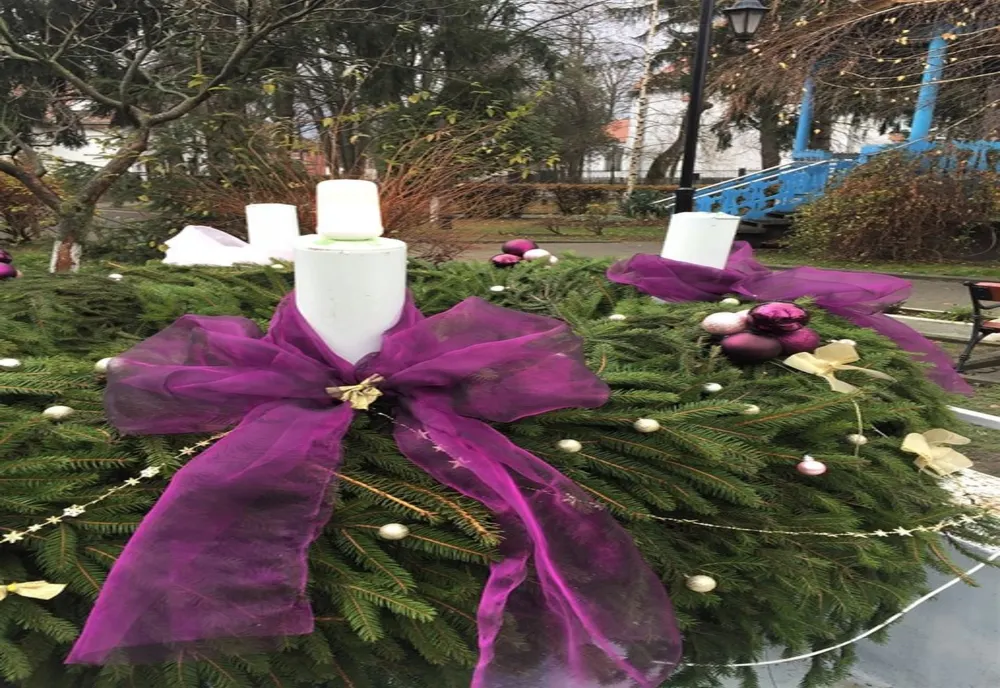 Prima lumânare de Advent aprinsă şi la Ozun pe 1 decembrie