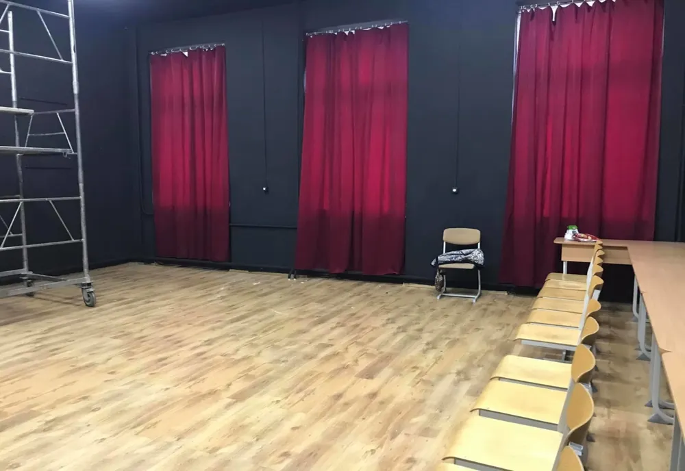 Elevii secției de actorie de la „Plugor Sandor” Sfântu Gheorghe au sală de teatru nouă