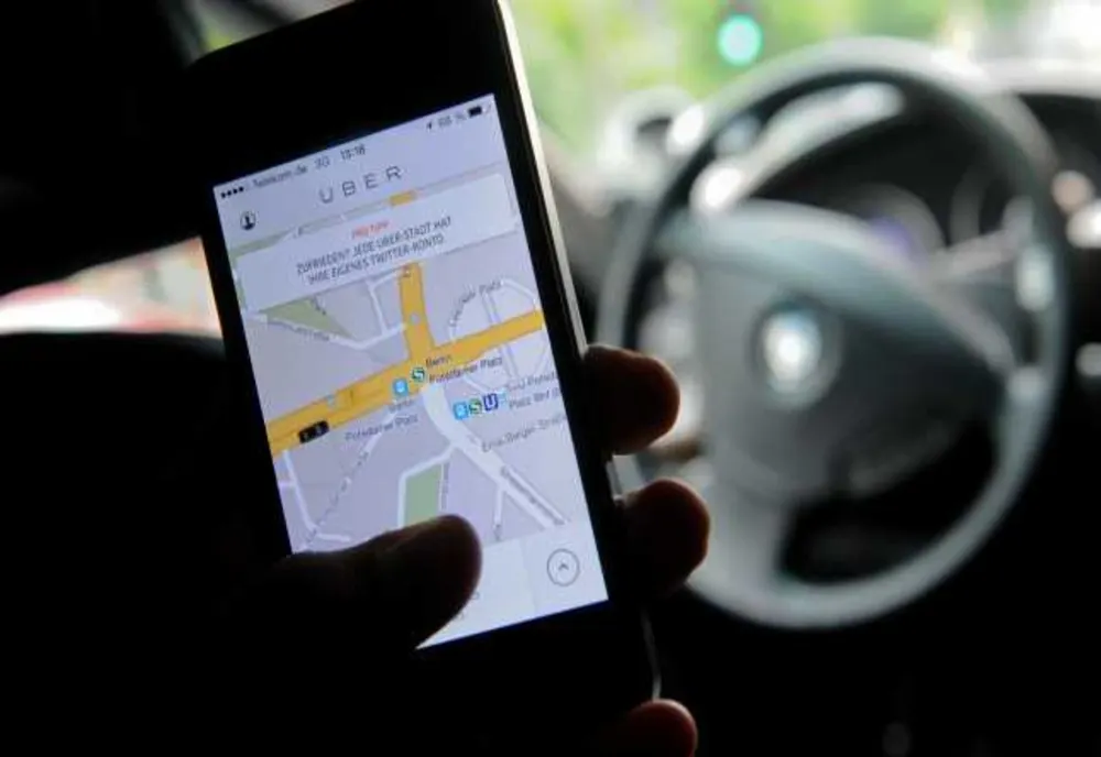 Noi reguli pentru transportul alternativ. Ce obligații au șoferii de Uber sau Clever