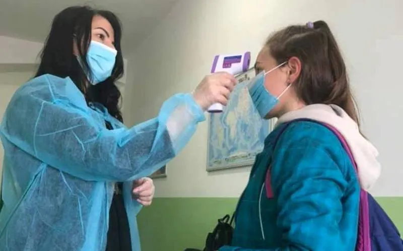 Un singur elev cu febră în judeţul Covasna, în prima zi de la deschiderea şcolilor