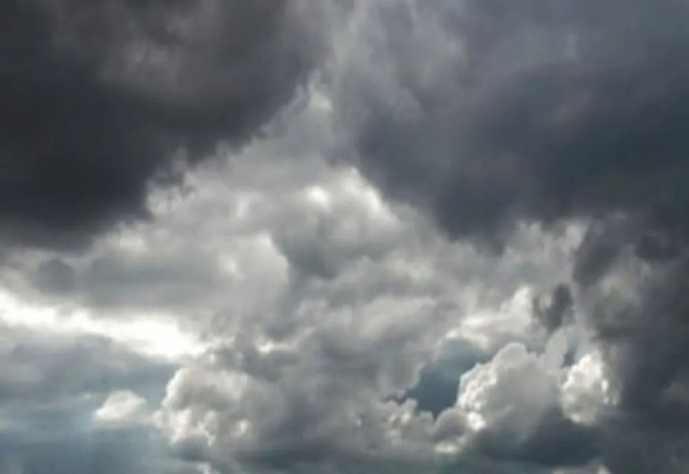 FOTO Avertizări meteo! Două coduri galbene de ploi și vijelii!