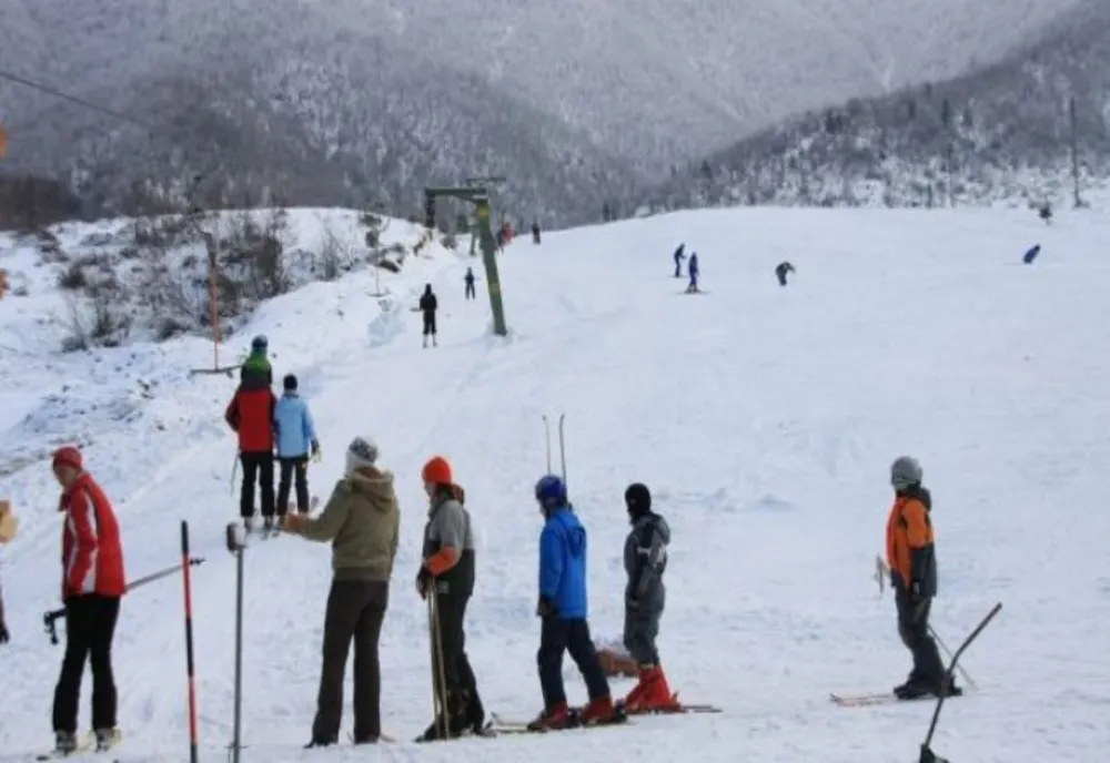 Concurs de schi alpin, mâine, la Șugaș Băi