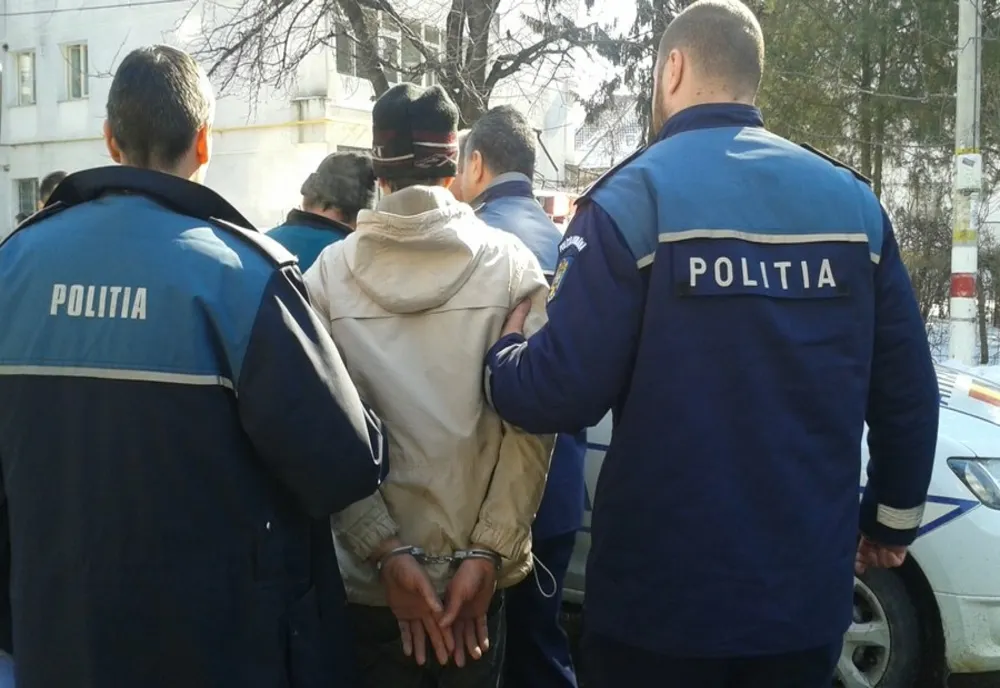 Reținuți pentru lovire sau alte violențe, tulburarea ordinii și liniștii publice și distrugere