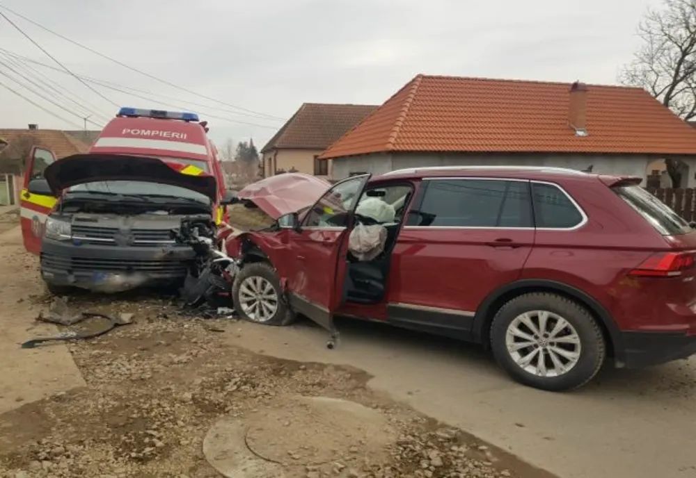Paramedic SMURD rănit într-un accident rutier