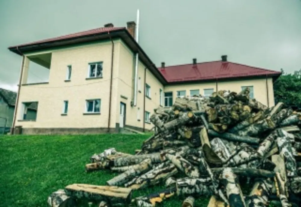 OLX îşi motivează utilizatorii să renoveze o şcoală din județul Covasna!