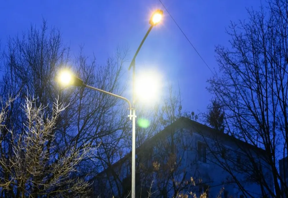 Continuă modernizarea rețelei de iluminat public și de trotuare în Sfântu Gheorghe