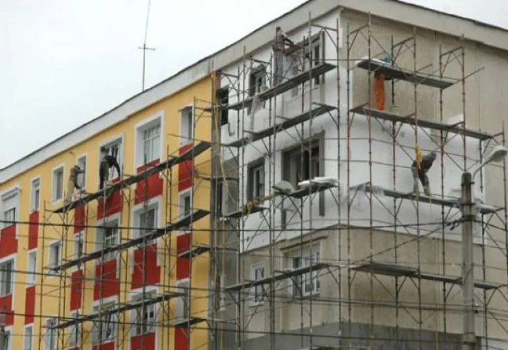 Continuă reabilitarea termică a mai multor blocuri din Sfântu Gheorghe