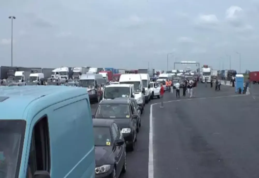 Veste bună pentru românii care merg cu mașina în Bulgaria. Se reduce preţul vinietelor electronice pentru o parte din mijloacele de transport