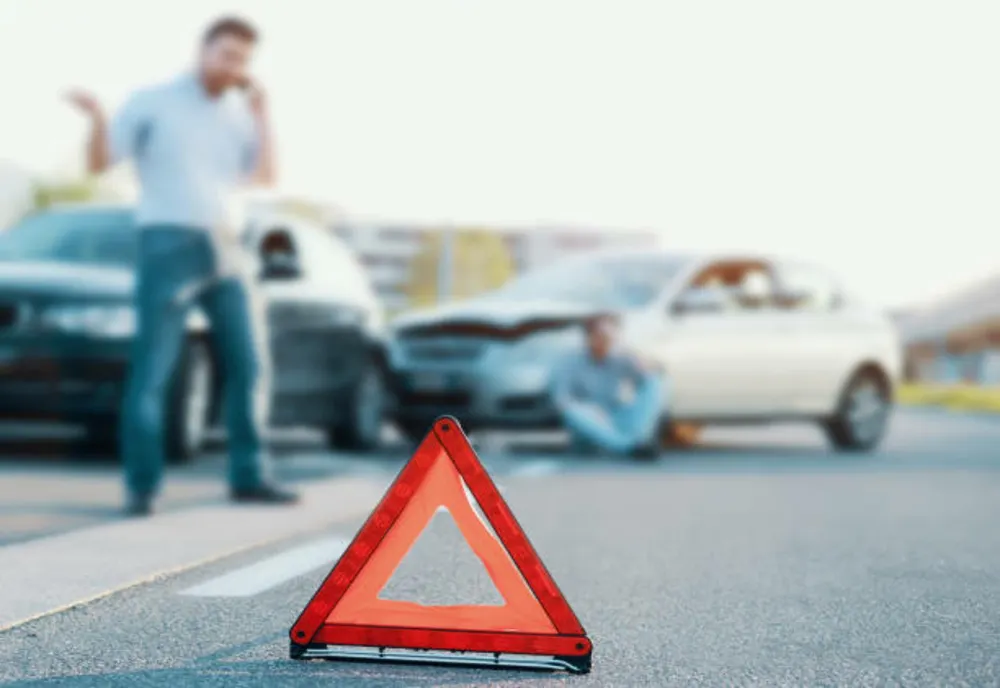 3 maşini implicate într-un accident rutier, la Chichiş