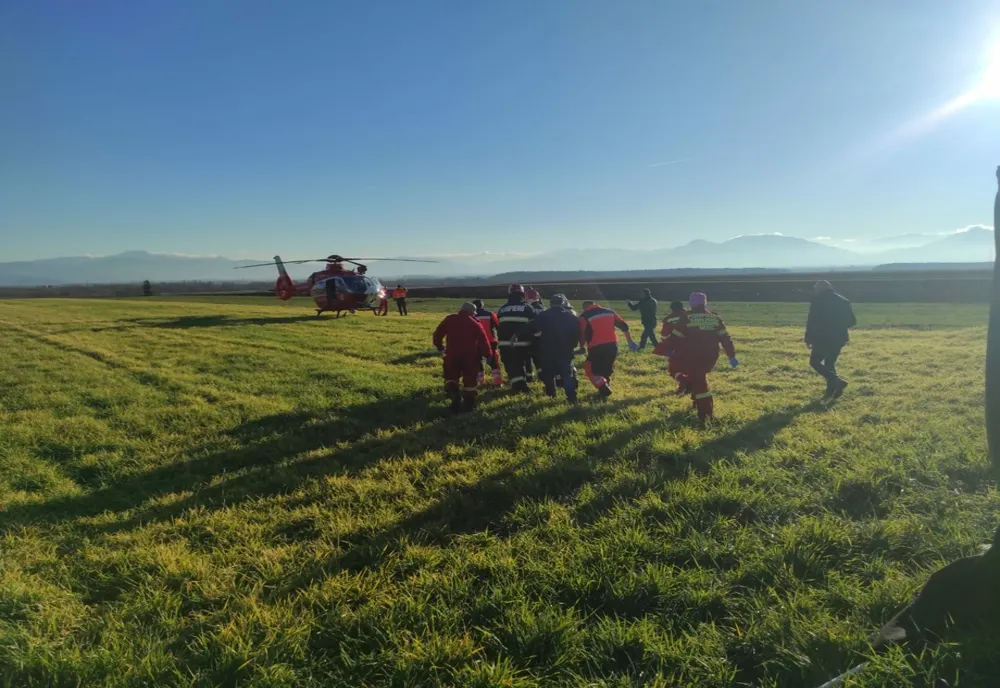 Elicopterul SMURD Braşov a fost solicitat la un grav accident produs în județul Covasna
