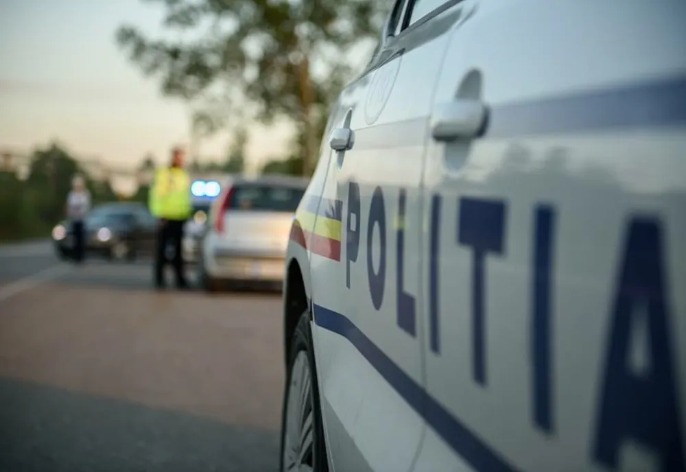 Autoturism răsturnat pe DN13E