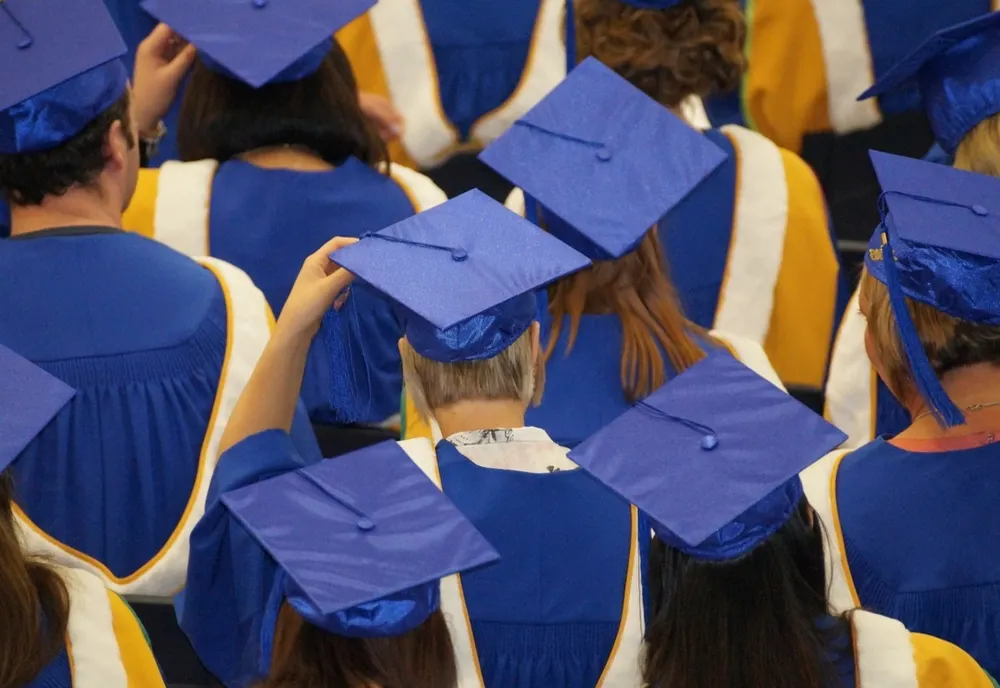 Au început înscrierile pentru bursele acordate studenţilor din ani terminali