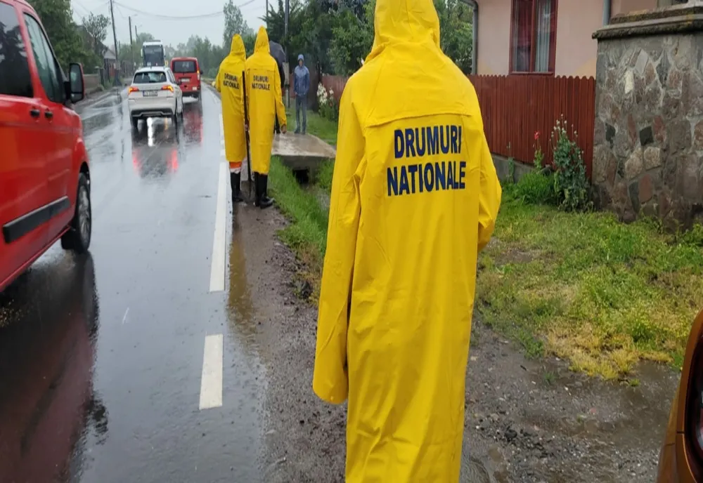 Trafic îngreunat, din cauza ploii, pe DN11