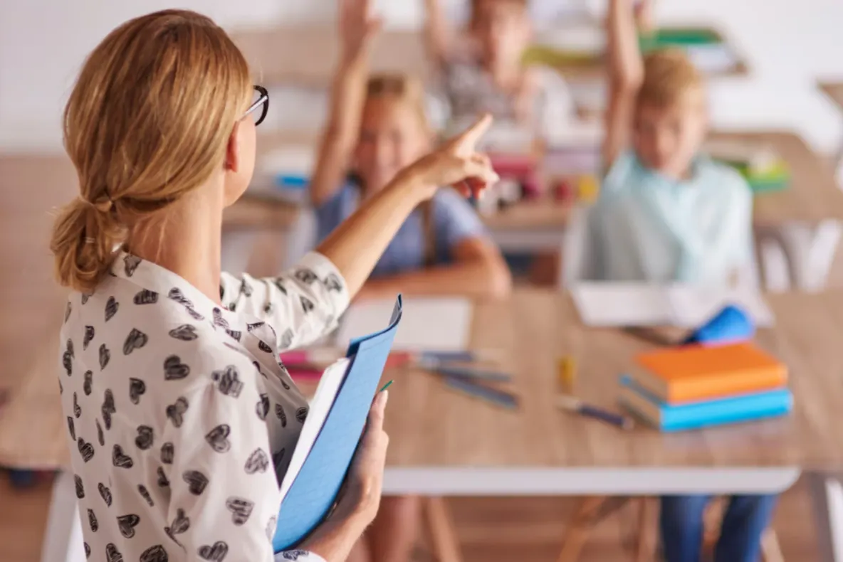 Peste 1 miliard de euro, estimarea pentru piața reală a meditațiilor. Câți profesori declară banii la ANAF