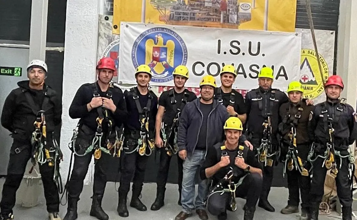Parteneriat local pentru salvări la înălțime: pompierii din Covasna se pregătesc cu sprijinul Vertical Tera Service