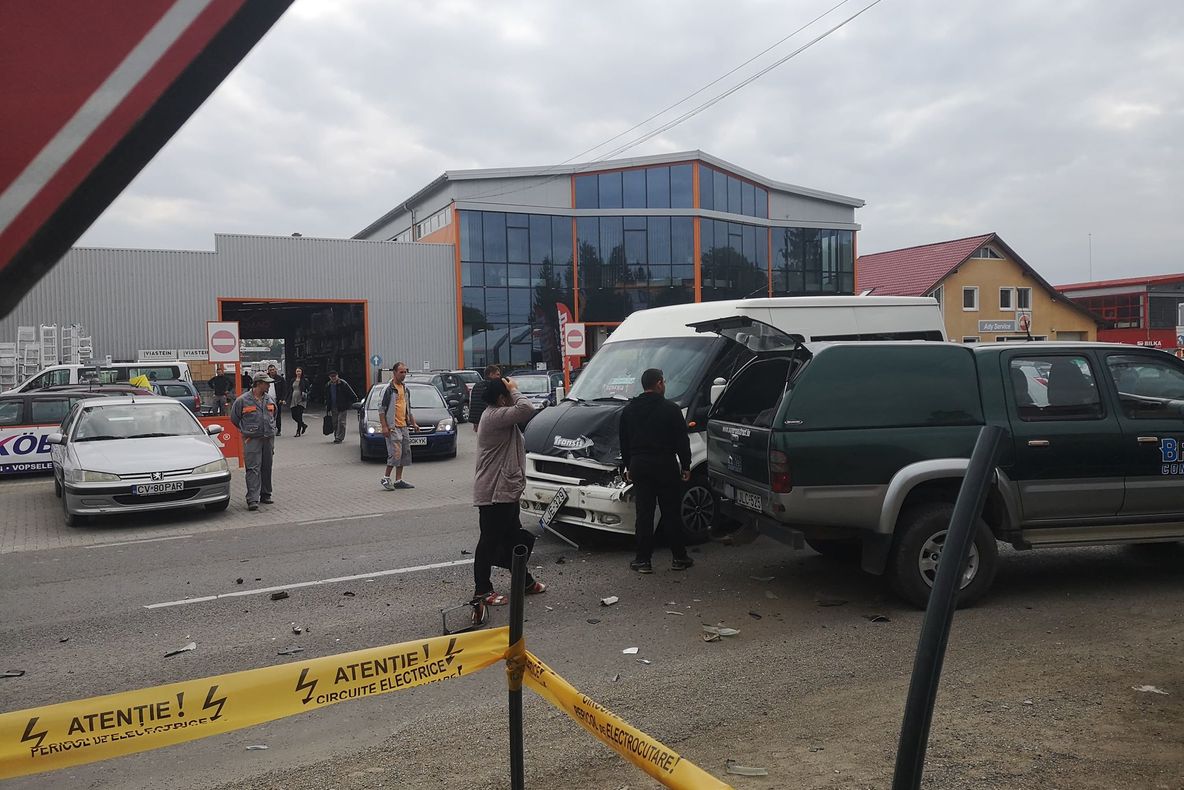 Accident uşor pe strada Lunca Oltului din Sfântu Gheorghe