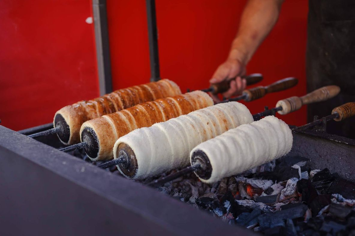 16 mii de kürtőskalács vânduţi în weekend la Festivalul Deliciilor Dulci