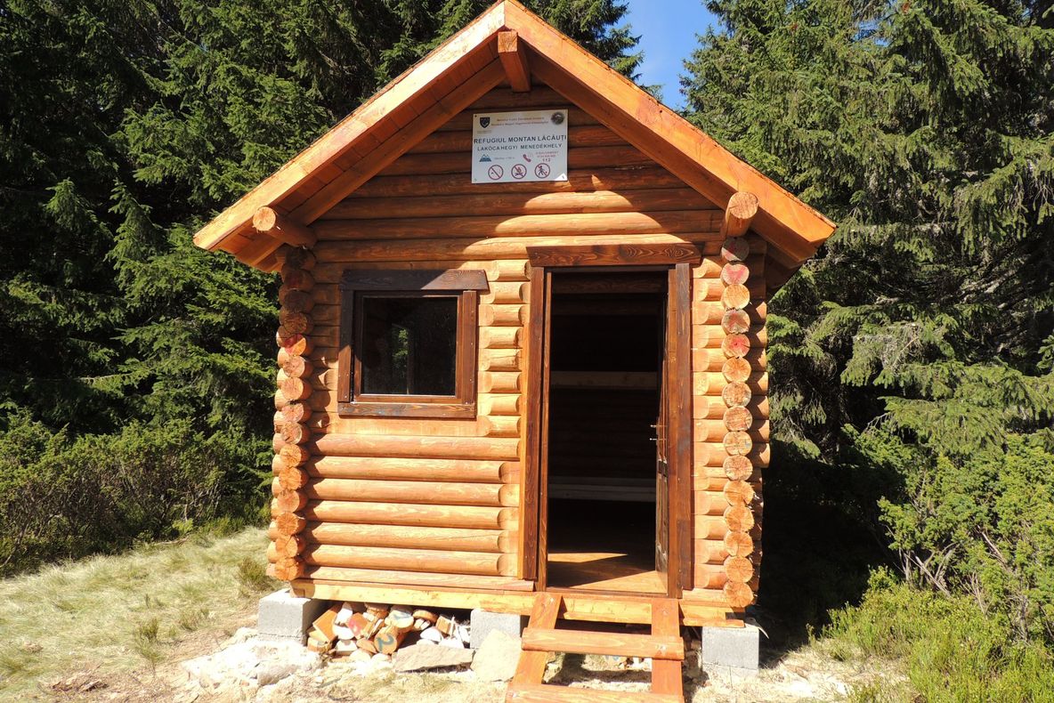 FOTO | Un nou refugiu montan în judeţul Covasna, pe vârful Lăcăuţi