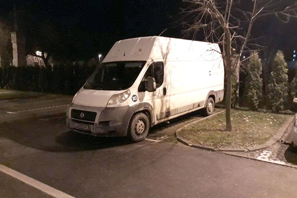 Parcarea dubelor, interzisă pe timp de noapte la Sfântu Gheorghe