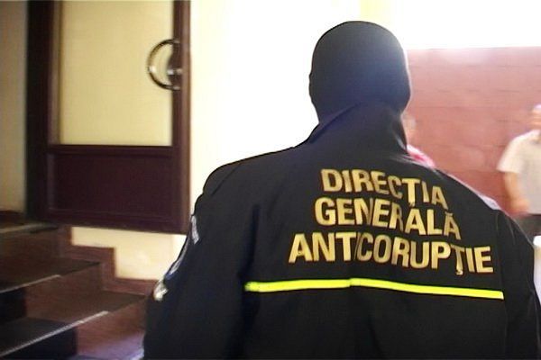 Fost agent de la rutieră condamnat definitiv la 3 ani şi 6 luni  de închisoare