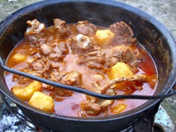 Festivalul preparatelor la ceaun, sâmbătă, la Covasna