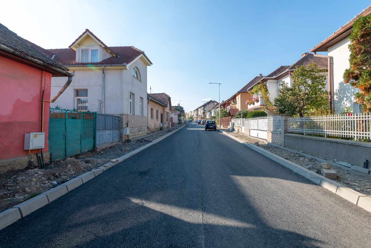 Renovarea străzilor din Sfântu Gheorghe se apropie de sfârșit. Pentru acest an...