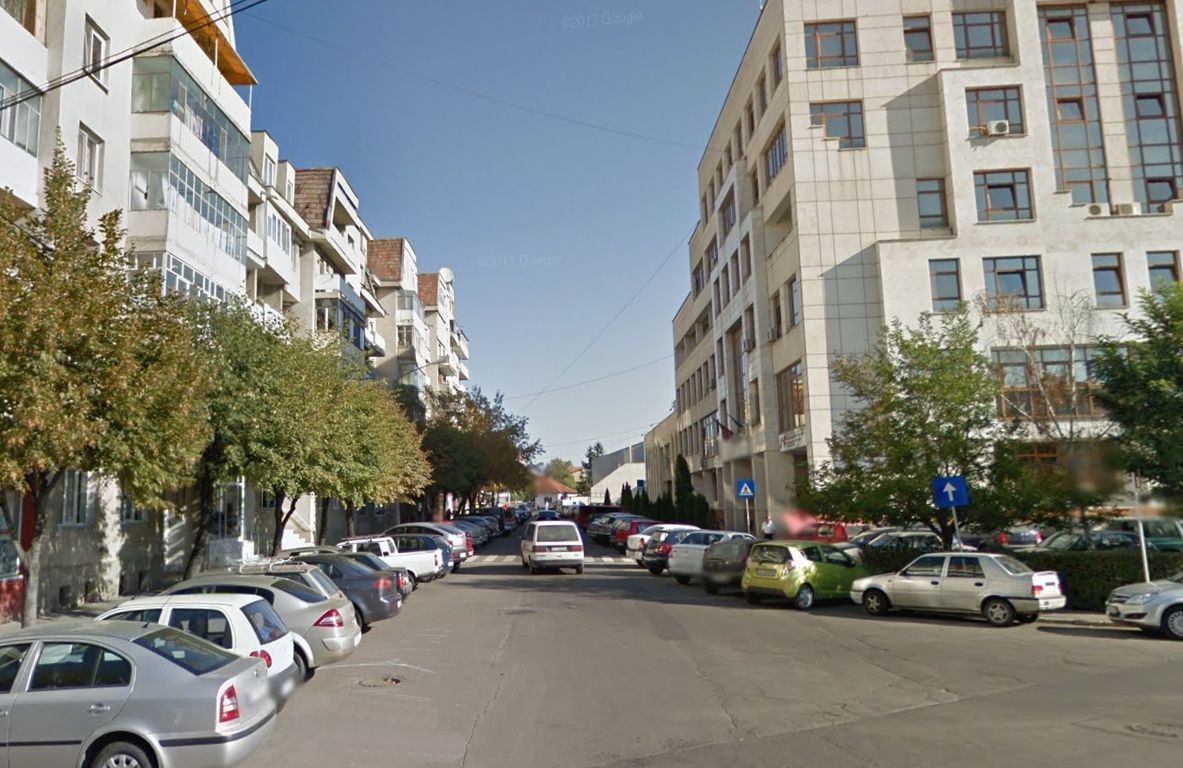 Parcarea interzisă trei zile în centrul oraşului Sfântu Gheorghe: se asfaltează strada Bem Jozef