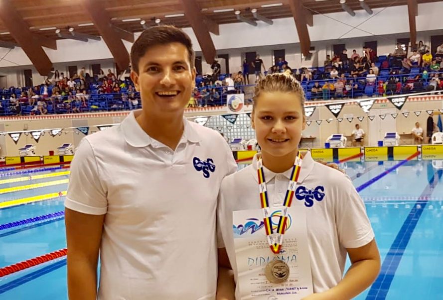 Înotătoarea Raluca Maria Artene, vicecampioană națională la juniori