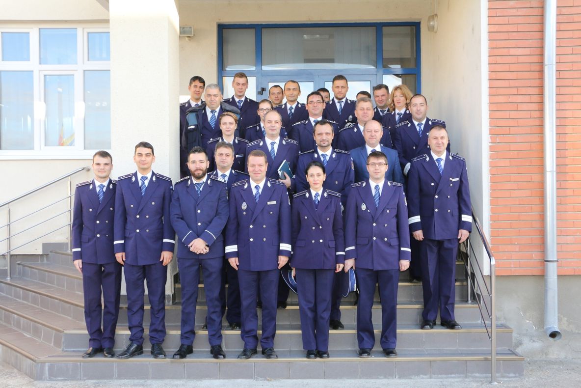 Poliţişti şi jandarmi covăsneni, avansaţi în grad de Ziua Naţională