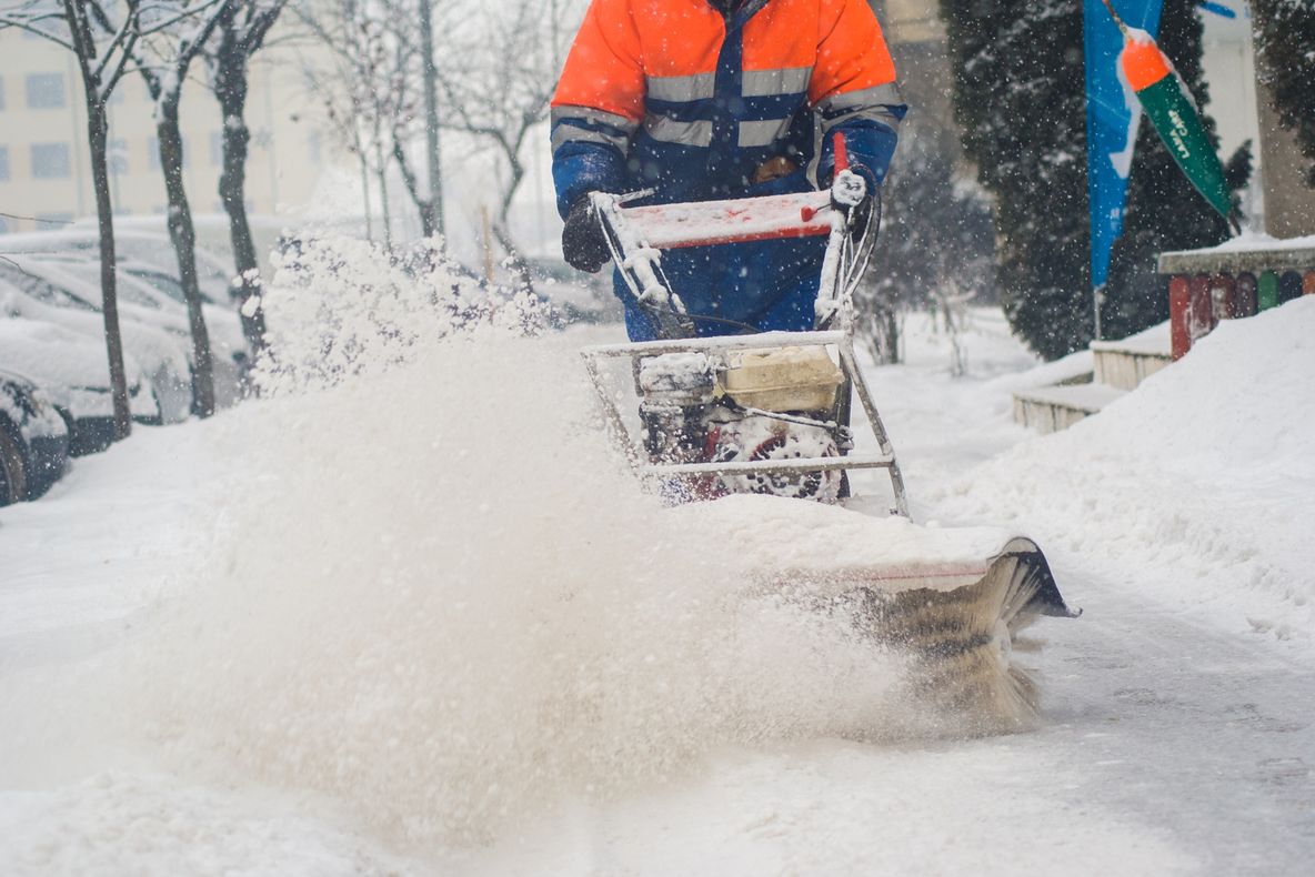 18 utilaje pregătite pentru deszăpezirea străzilor din Sfântu Gheorghe
