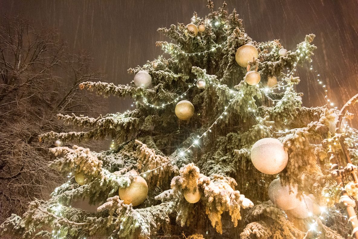 Prima lumânare de Advent şi luminile de sărbători, aprinse pe 2 decembrie la Sfântu Gheorghe