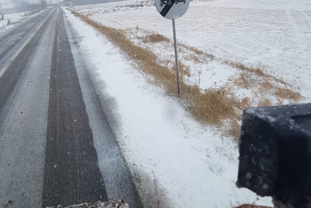 Se circulă în condiții de iarnă pe raza județului Covasna