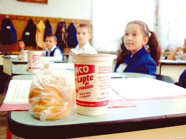 Laptele, cornul și mărul ajung la elevi la începutul anului viitor