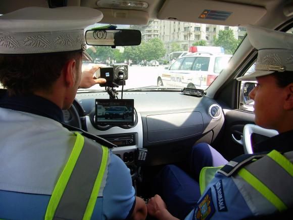 Au “zburat” cu 160 km/h pe un drum din Întorsura Buzăului