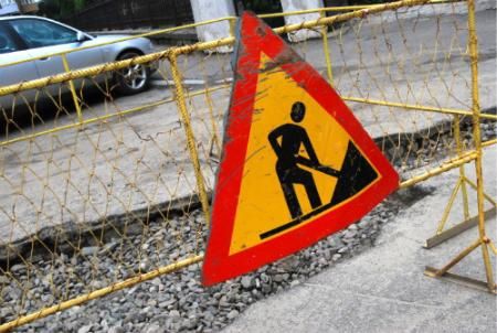 Lucrările de reparații continuă pe patru străzi din Sfântu Gheorghe