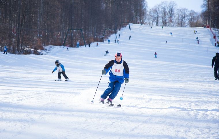 Pârtiile de schi de la Șugaș Băi și Covasna se vor deschide în curând