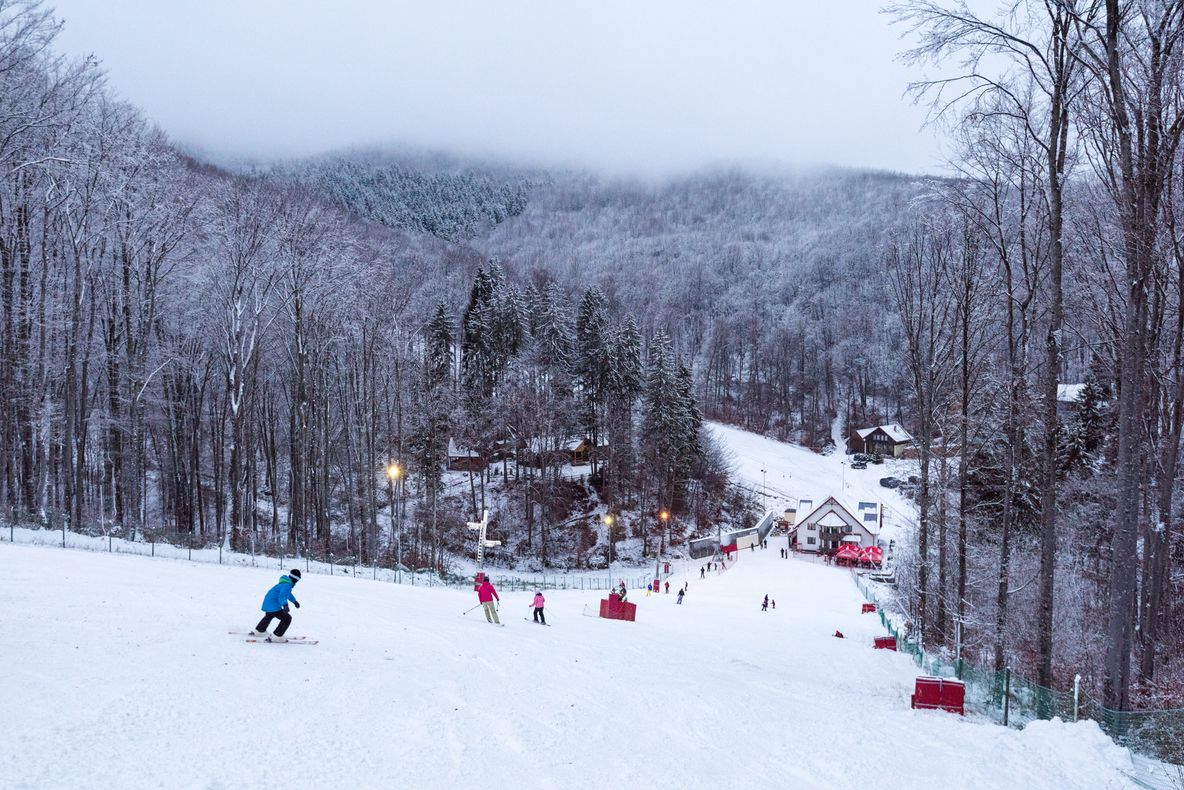 Record de urcări pe pârtiile de schi de la Şugaş Băi în luna ianuarie