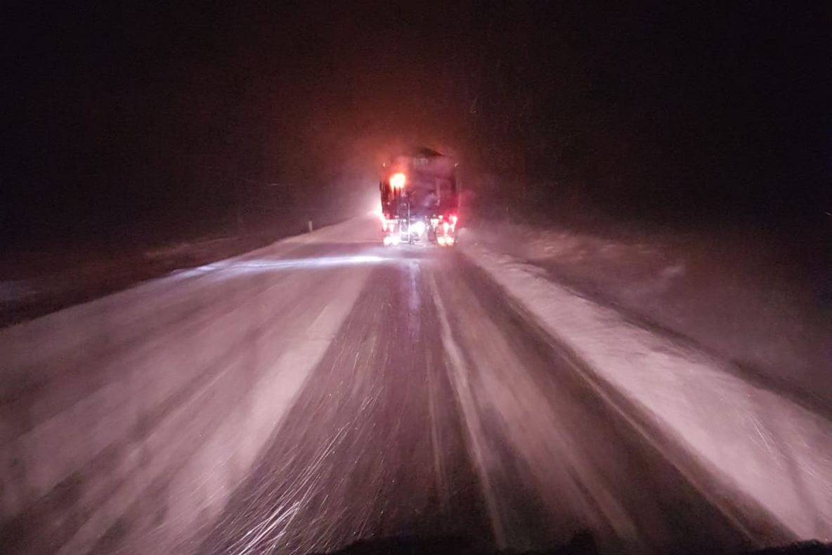 Două sectoare de drum din județul Covasna, închise din cauza viscolului