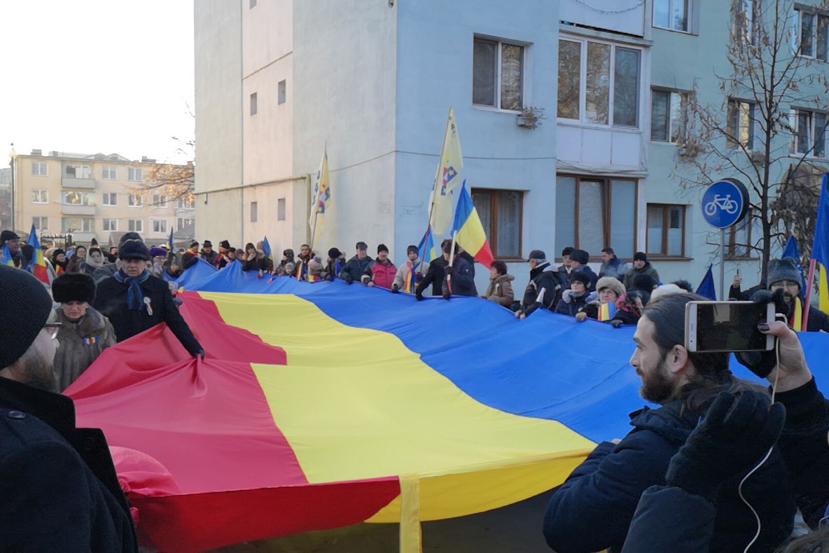 Câteva sute de oameni au îndurat gerul la Sfântu Gheorghe de Ziua Naţională