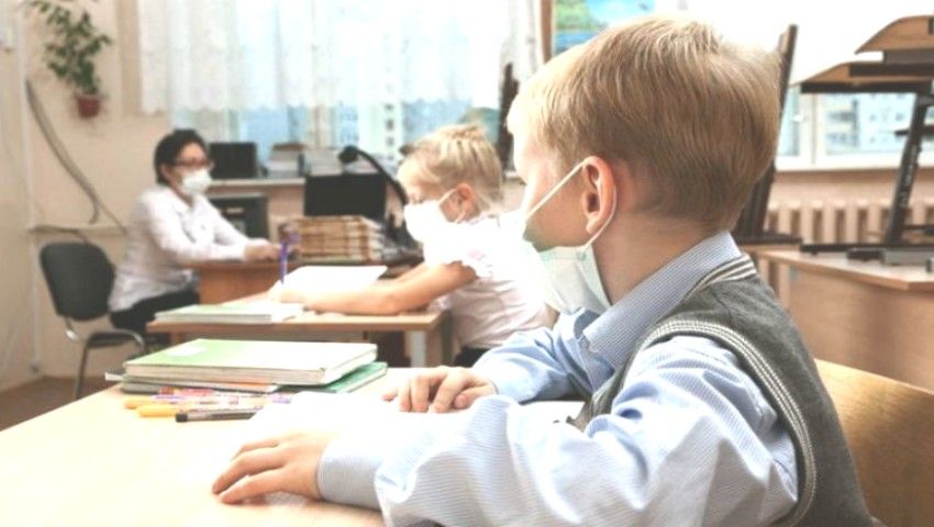 Peste 100 de elevi covăsneni au lipsit luni de la cursuri. IȘJ Covasna: „Situația nu este gravă, nu s-a impus închiderea vreunei școli”