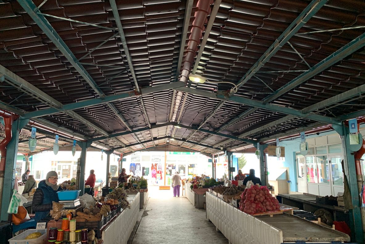 Acoperişul pieţei din Sfântu Gheorghe a fost schimbat în întregime