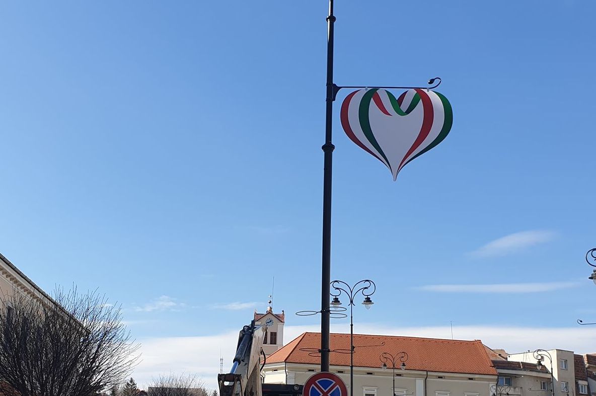Inimi roşu-alb-verde la Sfântu Gheorghe de Ziua Maghiarilor